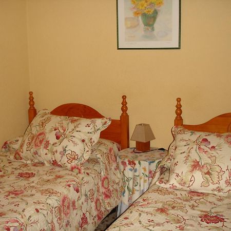 Hostal Puerta Bonita Madrid Esterno foto