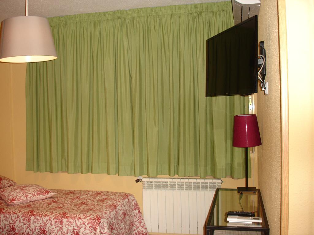 Hostal Puerta Bonita Madrid Esterno foto