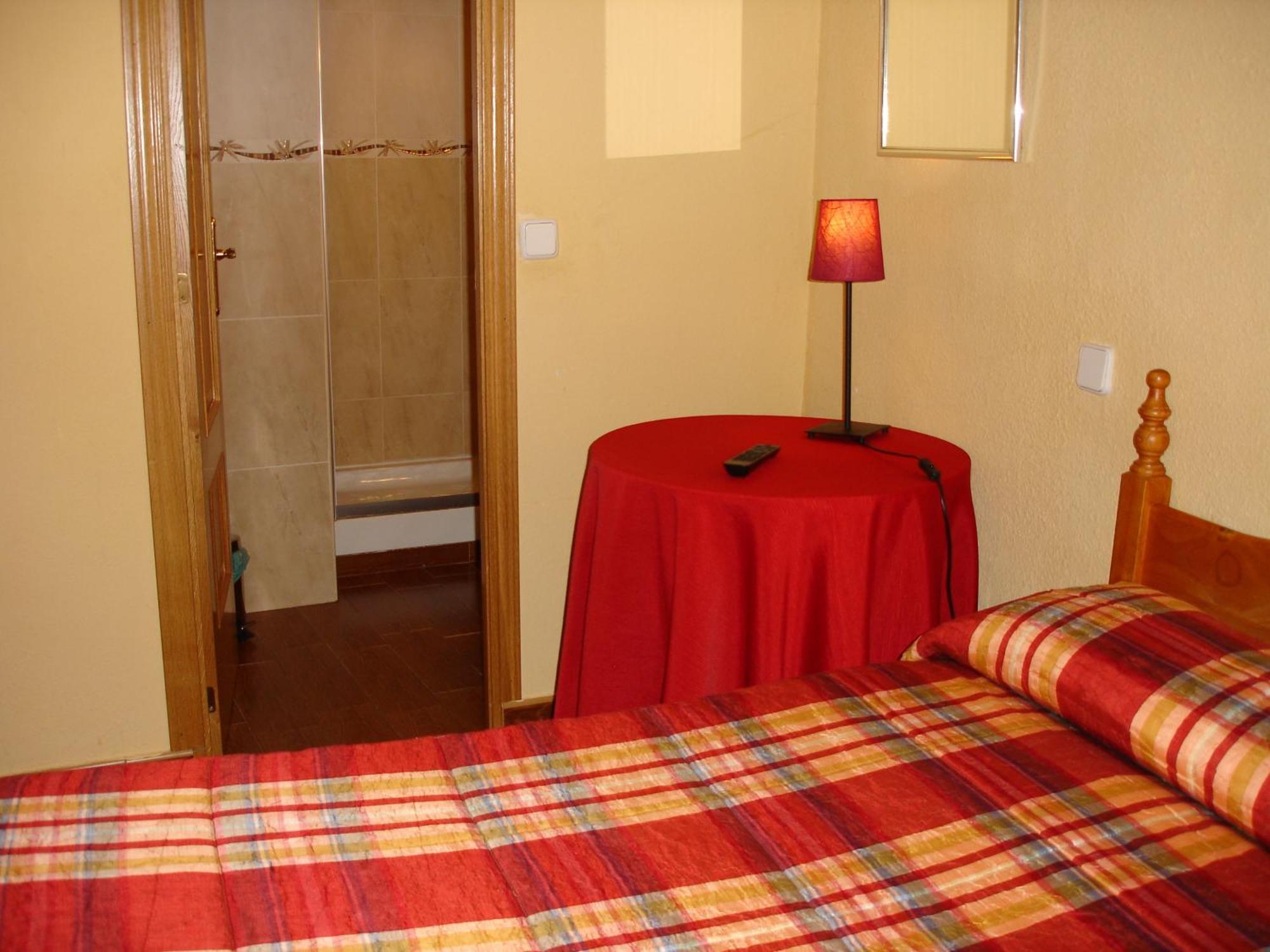 Hostal Puerta Bonita Madrid Esterno foto