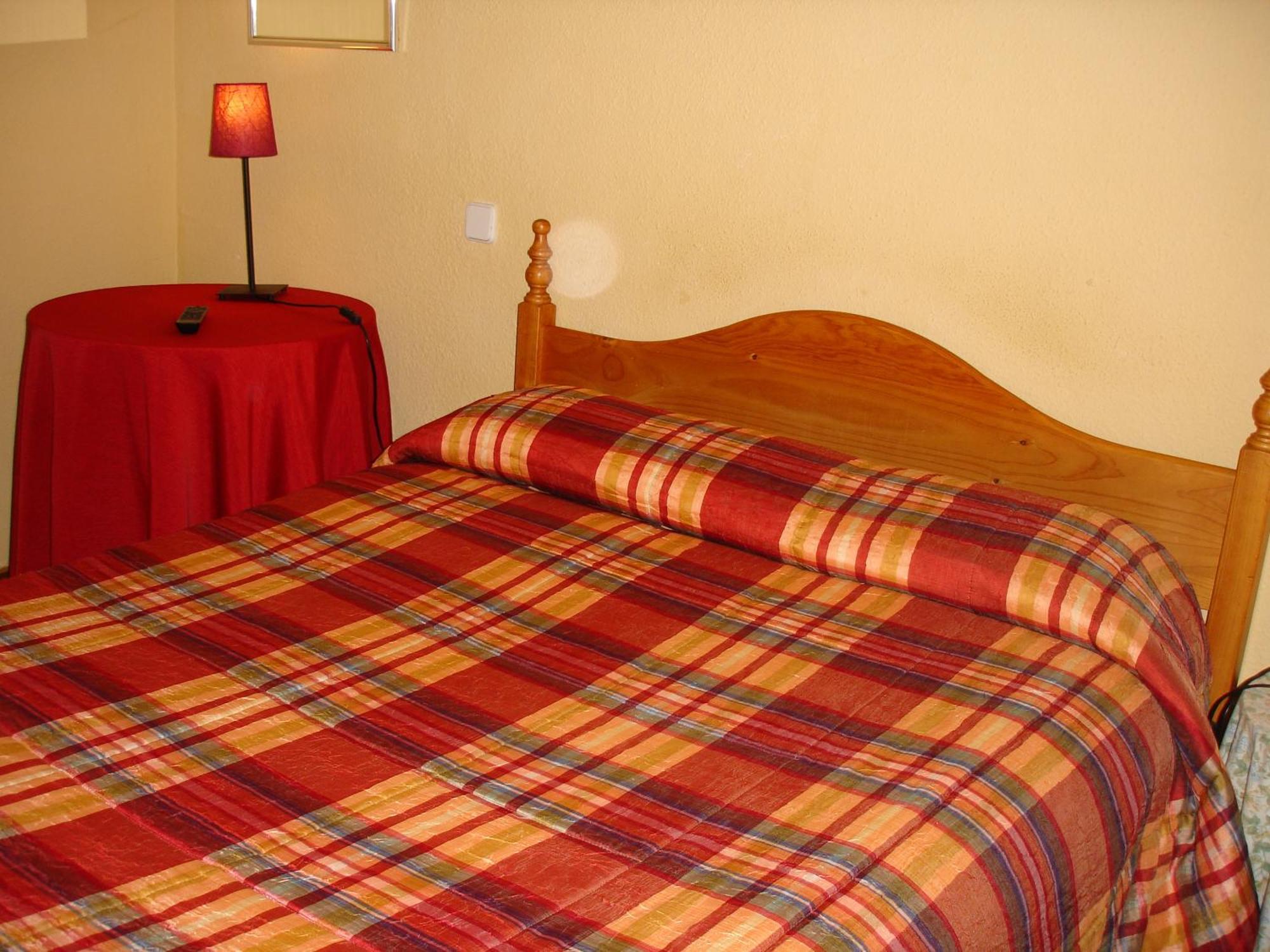 Hostal Puerta Bonita Madrid Esterno foto