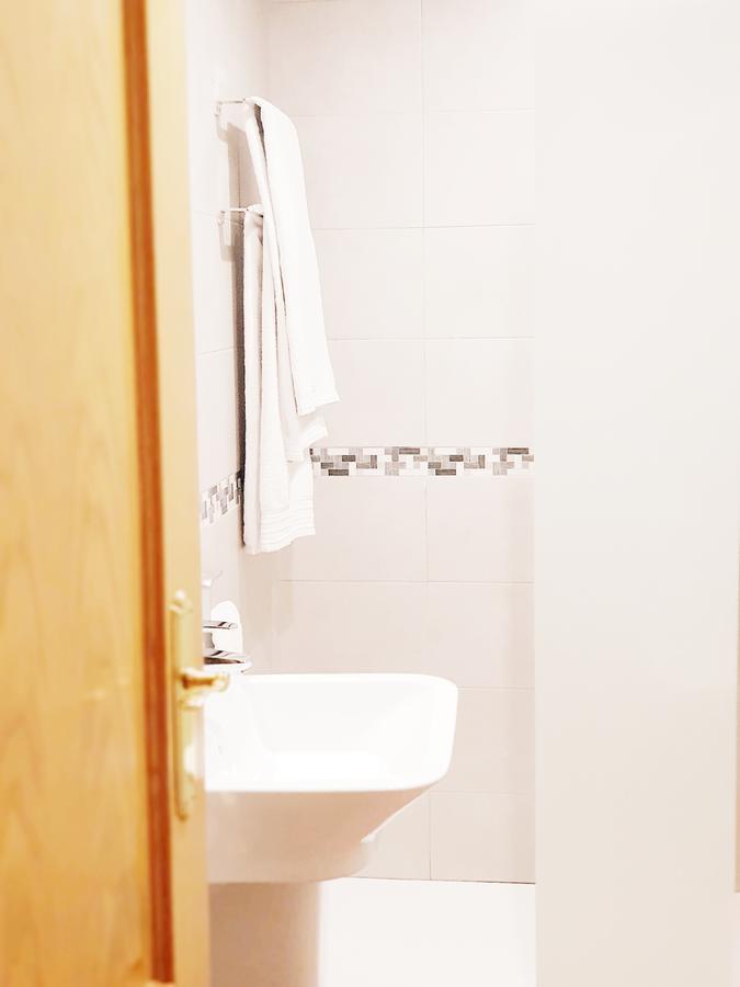 Hostal Puerta Bonita Madrid Esterno foto