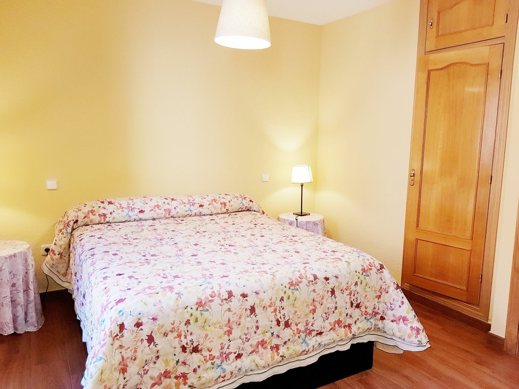 Hostal Puerta Bonita Madrid Esterno foto